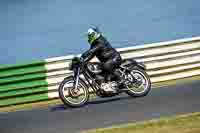 Vintage-motorcycle-club;eventdigitalimages;mallory-park;mallory-park-trackday-photographs;no-limits-trackdays;peter-wileman-photography;trackday-digital-images;trackday-photos;vmcc-festival-1000-bikes-photographs